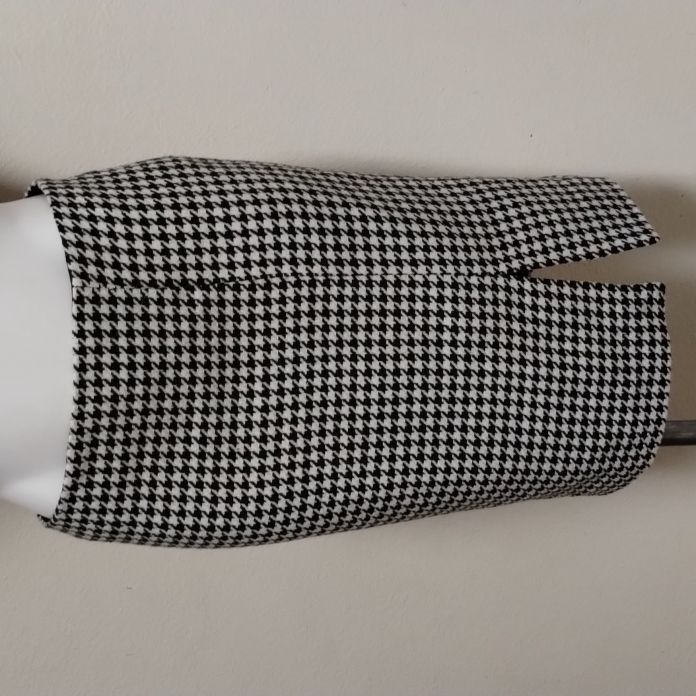 White House Black market skirt